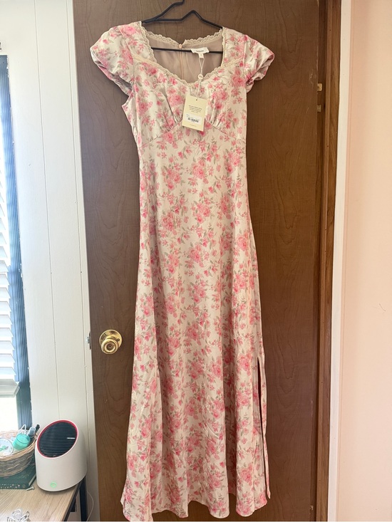 bohme Dresses & Skirts - Böhme Floral Pink Cream Maxi Dress with Cap Sleeves